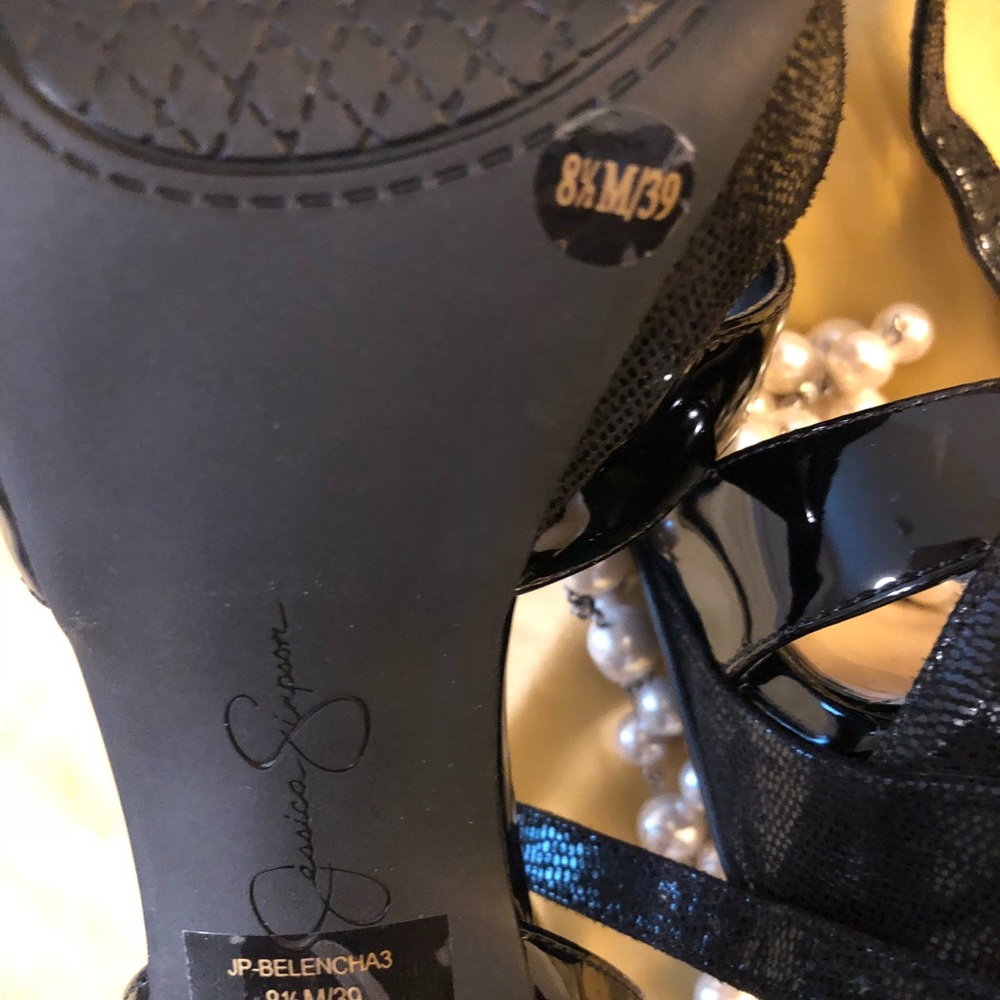 Jessica Simpson 👠 - Picture 2 of 4